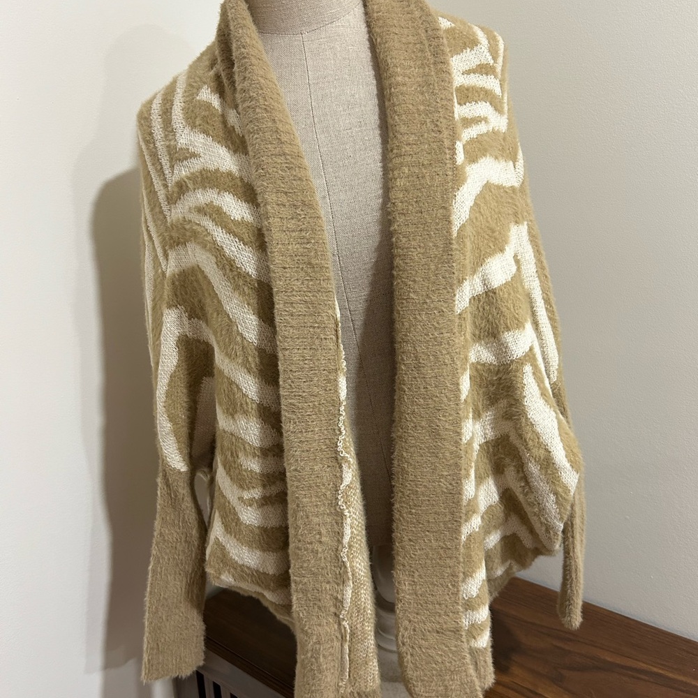 Women’s‎ cardigan